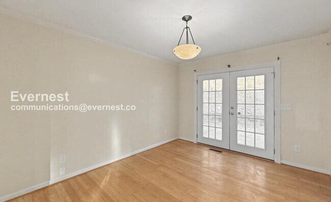 Building Photo - 1050 Independence Ct