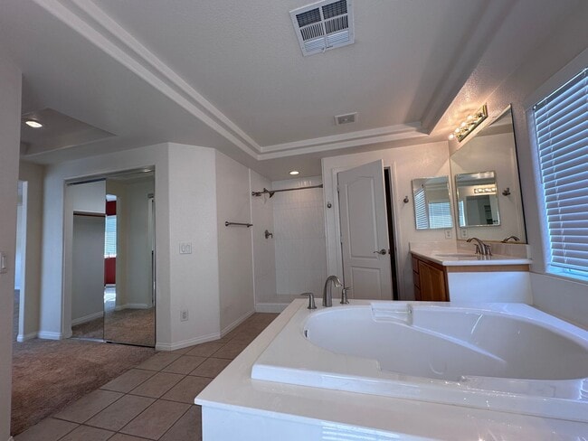 Building Photo - Summerlin Beauty