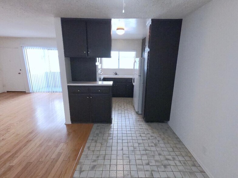 Building Photo - 1345 N Orange Dr