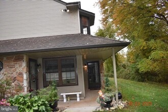 Building Photo - 32 Basswood Ct