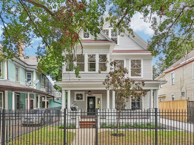 Building Photo - 412 Hawthorne St