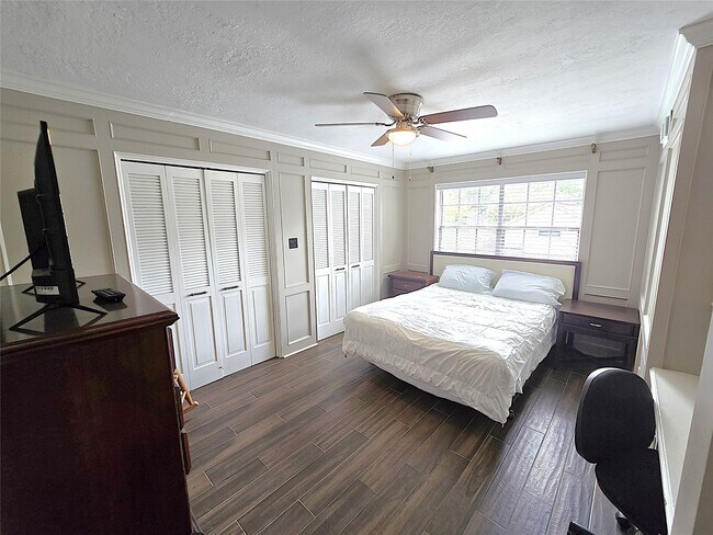 Building Photo - 560 Brandon Rd