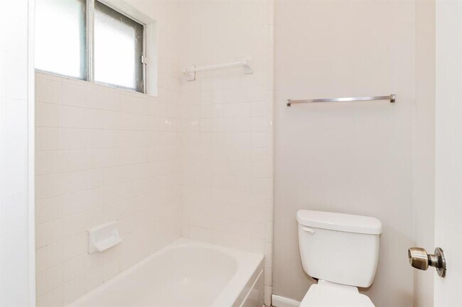 Building Photo - 14118 Sandy Point Ln