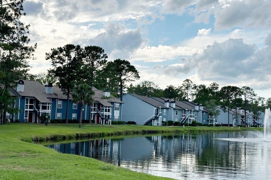 Primary Photo - Grove at Deerwood