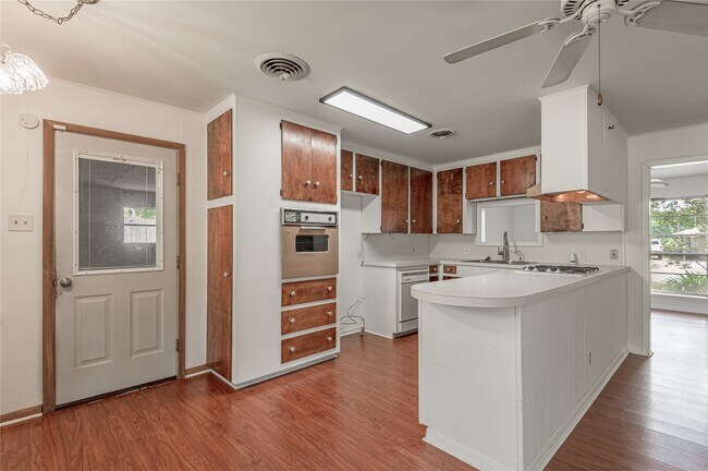 Building Photo - 2528 Ave N 1/2