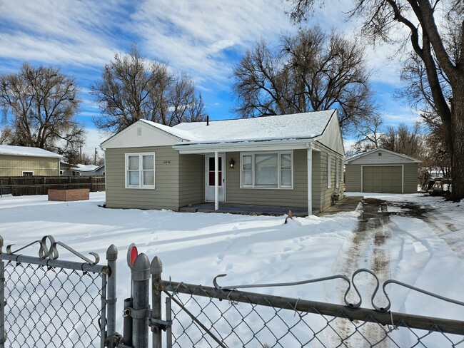 Building Photo - Adorable Light and Bright Refinished 2 Bed...