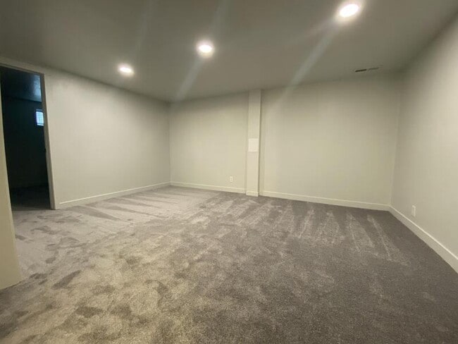 Building Photo - 189 Tennyson Ave