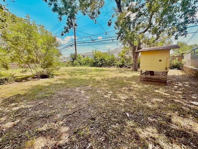 Building Photo - 7517 Eastcrest Dr