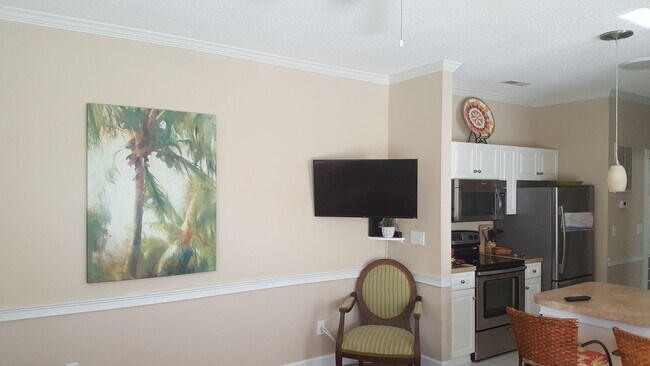 Building Photo - Beautifully furnished 1 bed condo in Myrtlewood community - If application is completed within 48...
