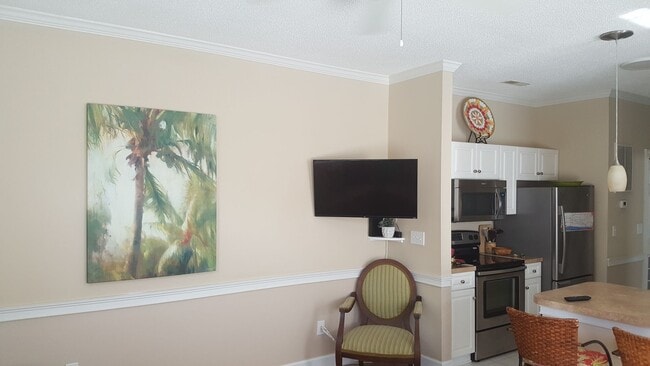 Building Photo - Beautifully furnished 1 bed condo in Myrtlewood community