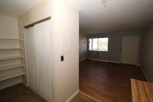 Building Photo - 797 E Harmon Ave