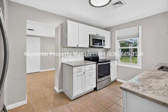 Building Photo - Fully Renovated 2BR/1BA Home for Rent