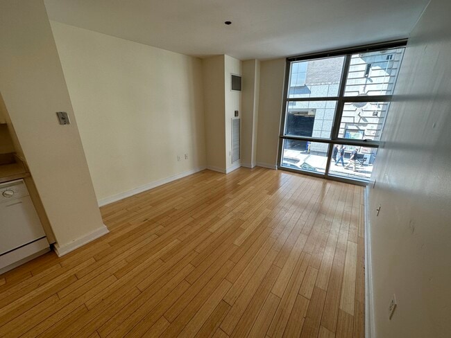 Building Photo - 5 Boylston Pl