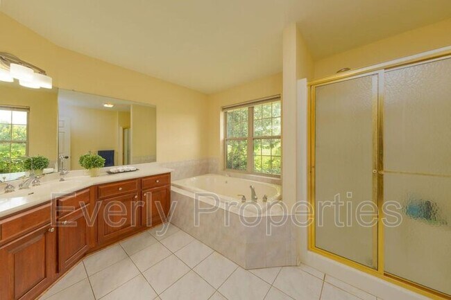 Building Photo - 1617 Legend Cir