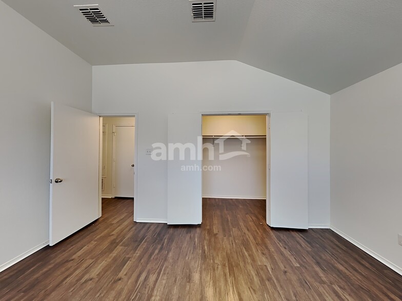 Building Photo - 9421 Pastime Ct