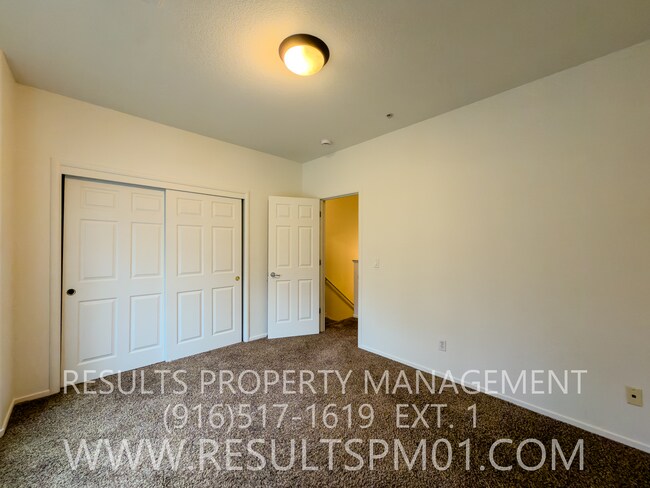 Building Photo - Excellent Natomas Townhouse