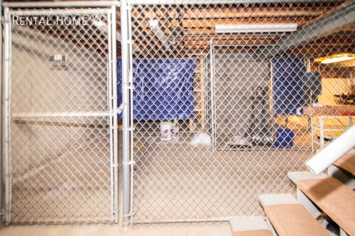 Building Photo - 8738 Metcalf Ln