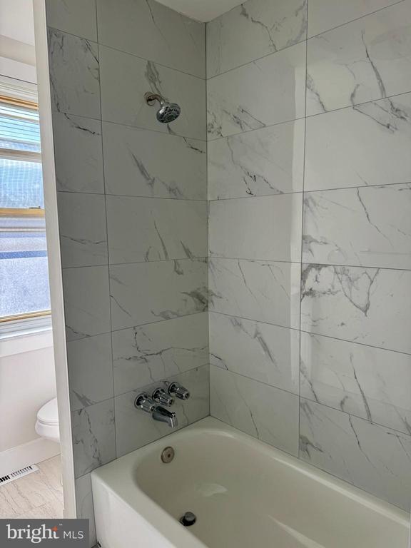 Building Photo - 6308 N Lambert St