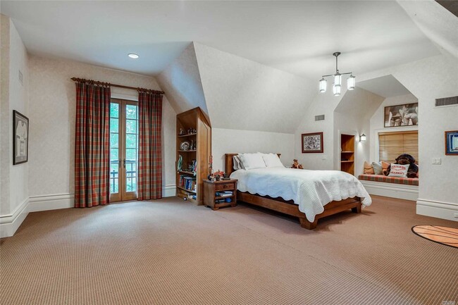 Building Photo - 35 Chestnut Hill Dr