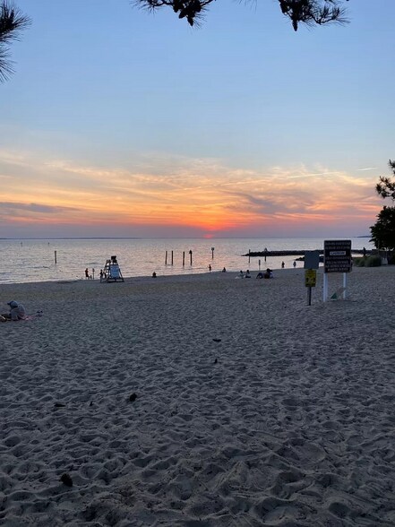 Building Photo - 7501 River Rd