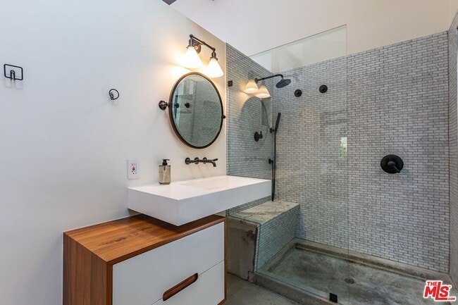 Building Photo - 28036 Sea Ln Dr