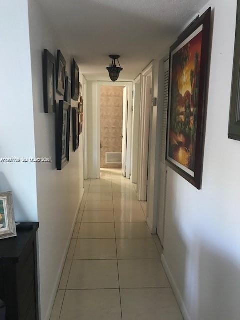 Building Photo - 10794 N Kendall Dr