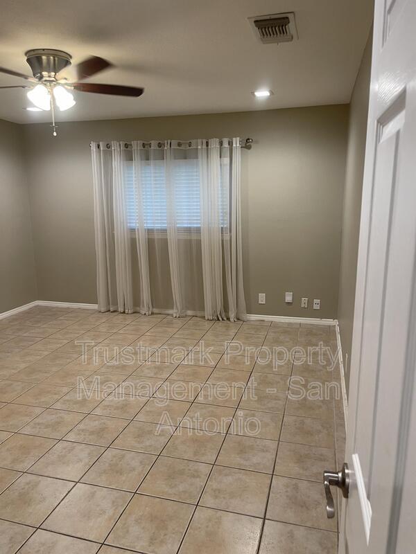 Building Photo - 8335 Bent Meadow Dr