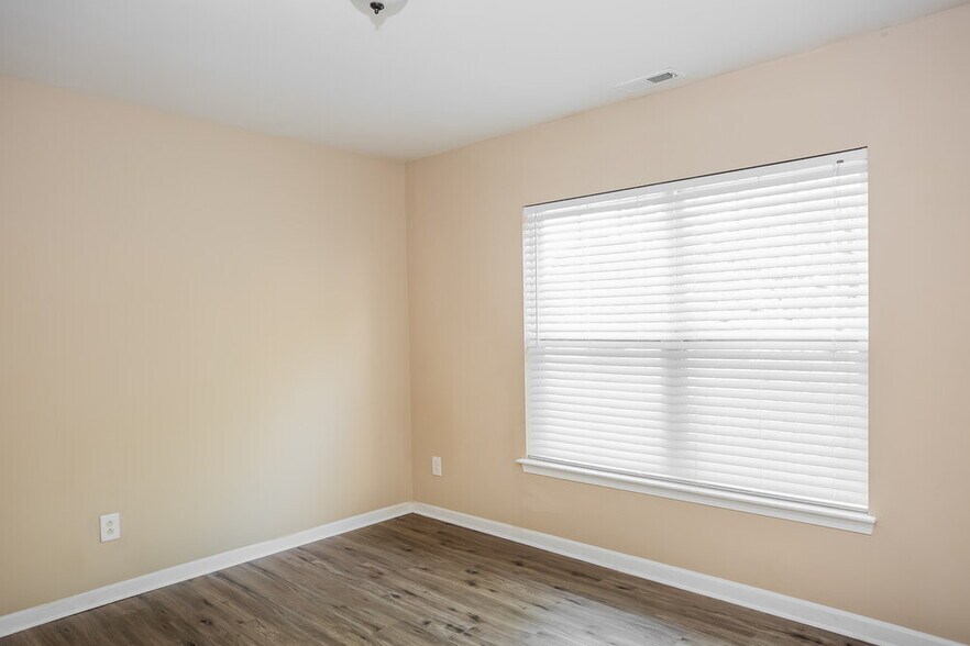 Building Photo - 1530 Ladora Dr
