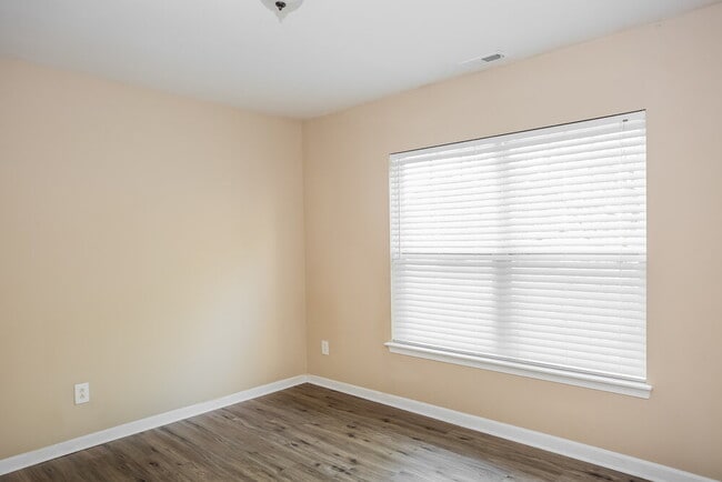 Building Photo - 1530 Ladora Dr