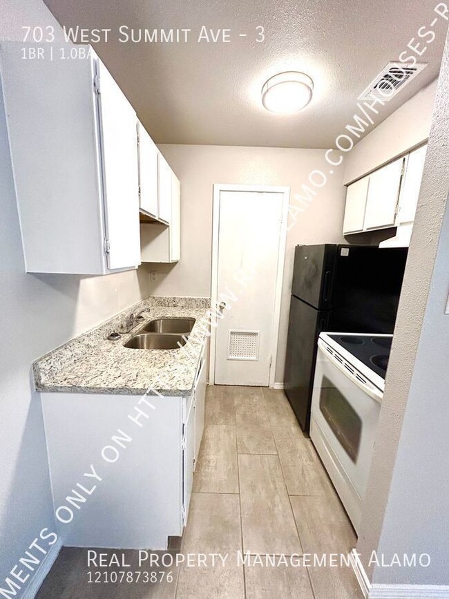 Building Photo - AVAILABLE NOW! 1 Bedroom / 1 Bath Unit Nea...