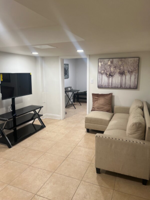 Building Photo - 4801 Oliver St