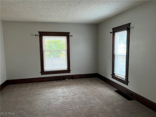 Building Photo - 130 3rd St NE