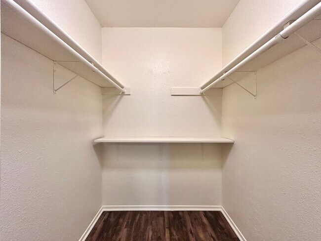 Building Photo - 6005 Cougar Dr