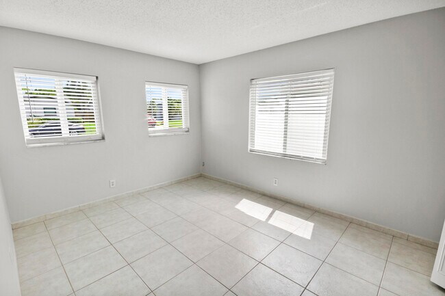 Building Photo - 22493 SW 56th Ave
