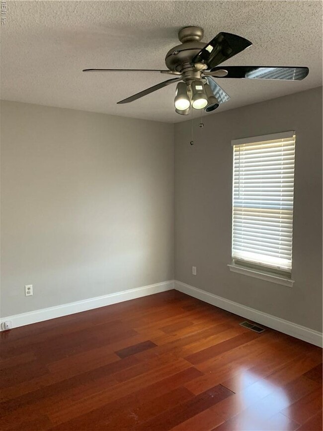 Building Photo - 1654 Jameson Dr