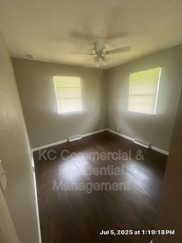 Building Photo - 1705 N Lynn St