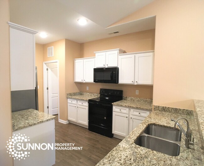 Building Photo - Beautiful 3BR 2BA Ranch with Backyard Oasis
