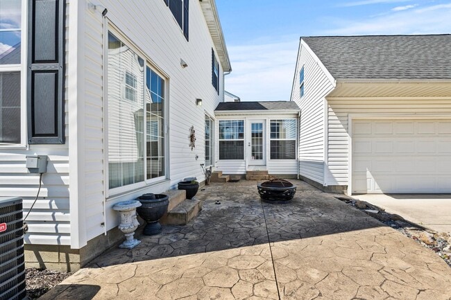 Building Photo - 4462 Alameda Dr