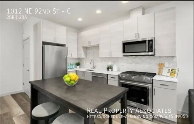 Building Photo - 1012 NE 92nd St