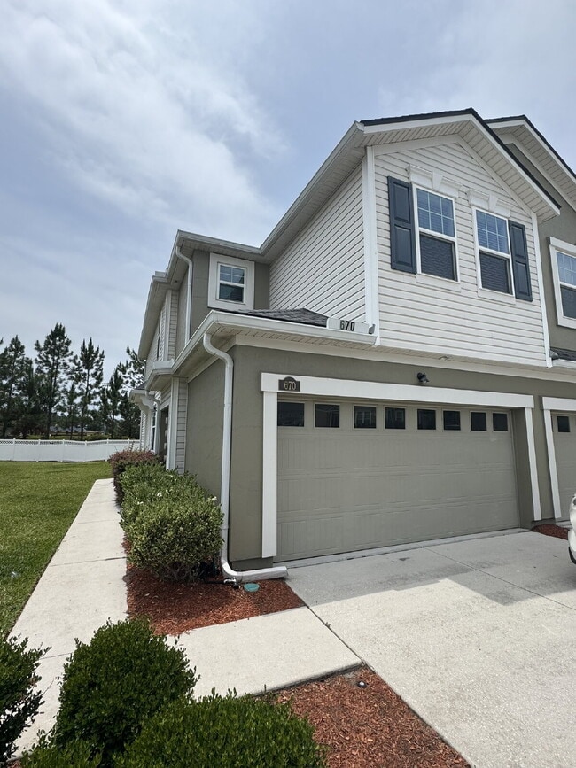 Building Photo - Spring Move in Special:  2nd month rent is FREE if you sign a lease before the end of July.