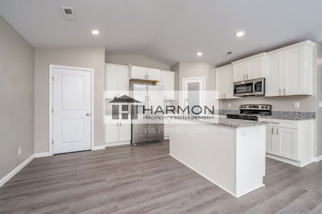 Building Photo - 412 N Georgie Ave