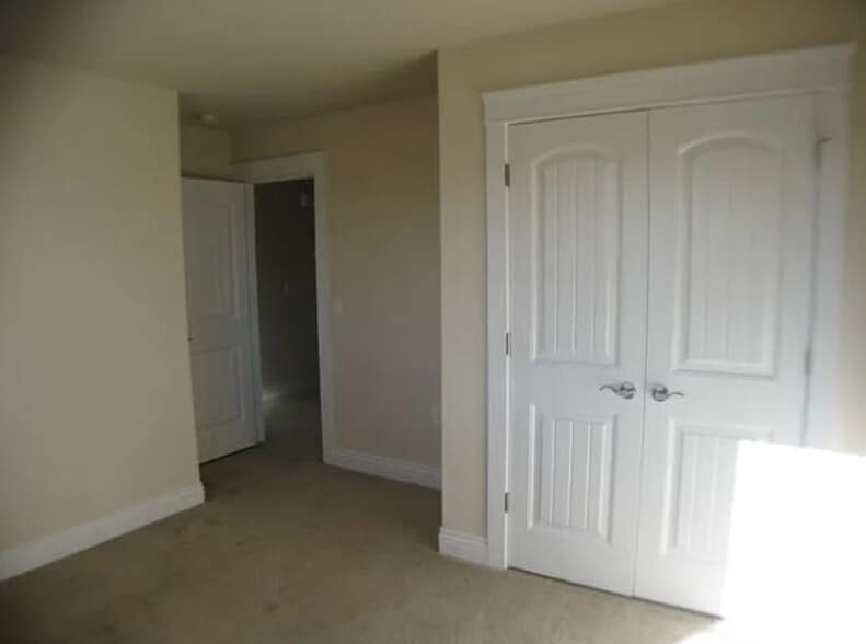 Building Photo - 115 Montalto Dr