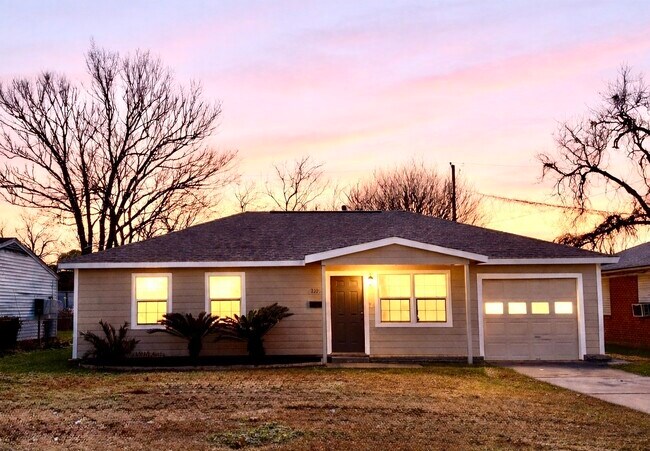 Building Photo - 7225 Hummingbird Ln