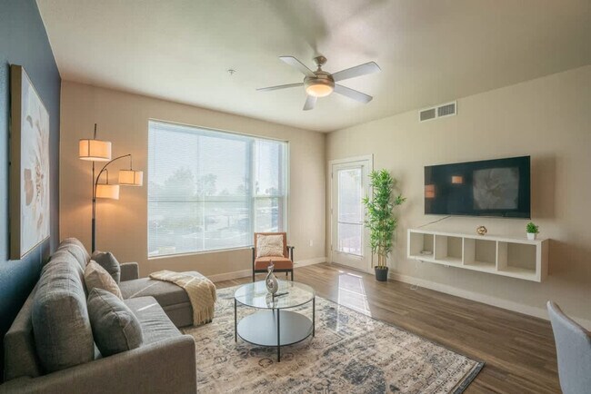 Building Photo - 1890 S Country Club Way