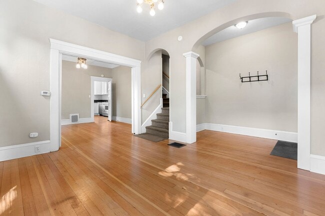 Building Photo - NENO1 - 1549-1601 SE 32nd Place