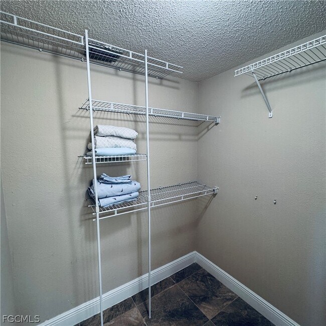 Building Photo - 2264 Winkler Ave