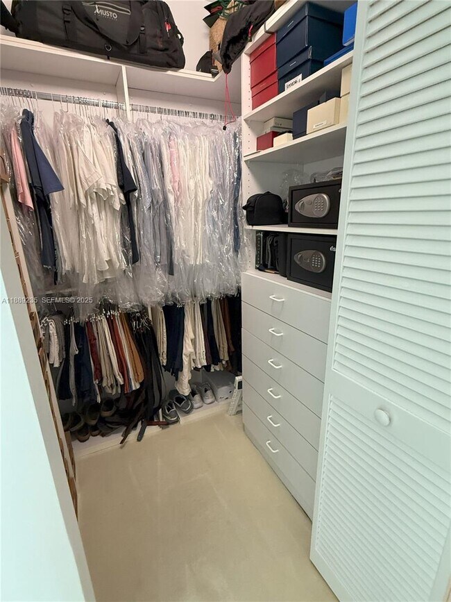 Building Photo - 16400 Collins Ave