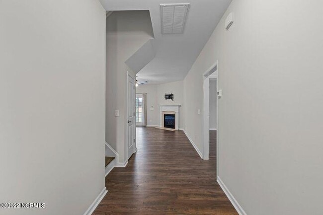 Building Photo - 361 Sequoia Dr