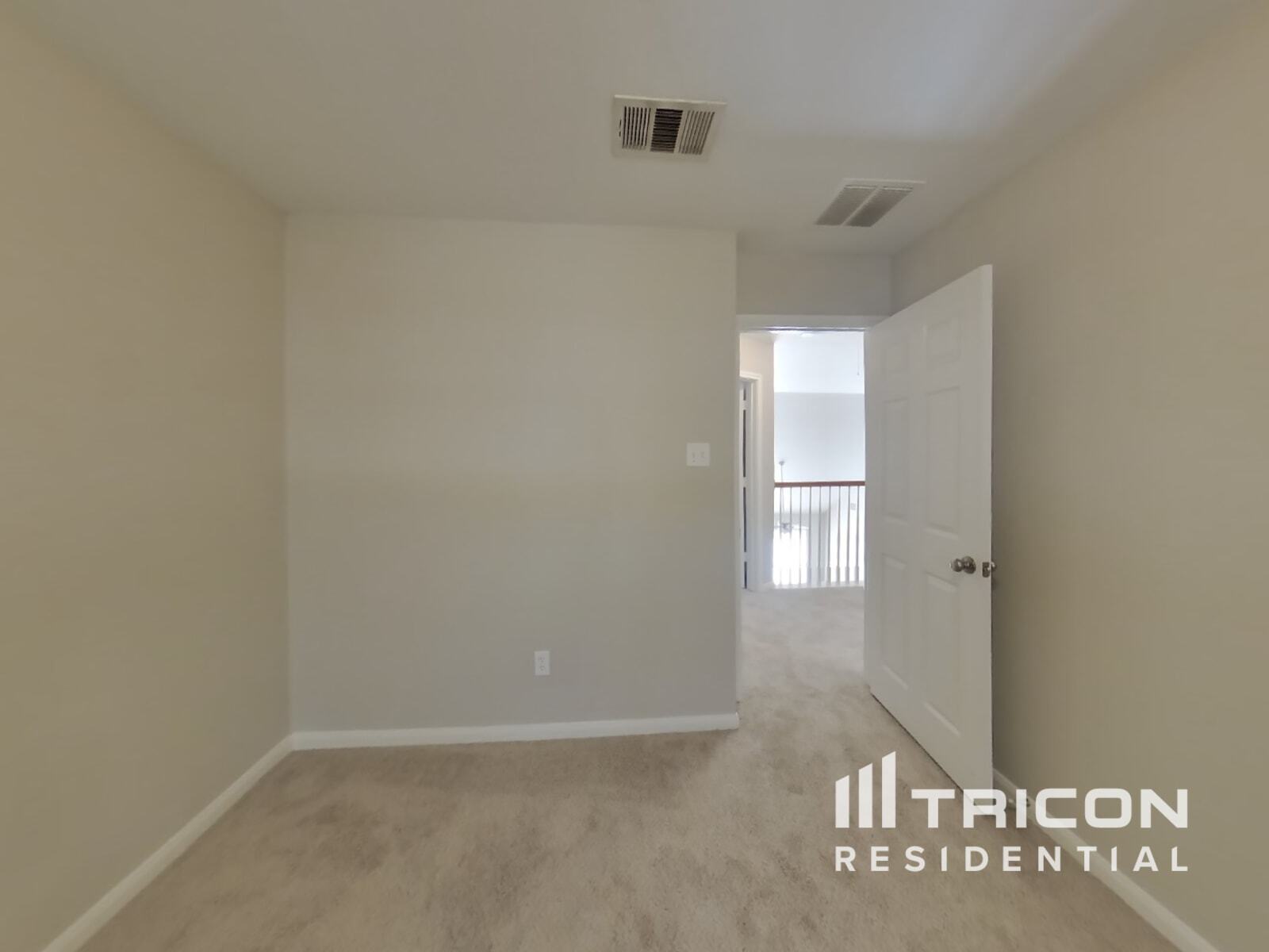Building Photo - 405 Red Hawk Dr