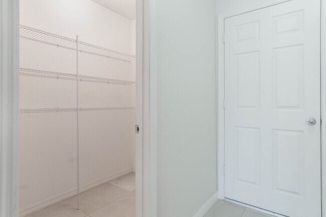 Building Photo - Turnkey 3-bed, 2-bath home with a 2-car garage Single Family Home